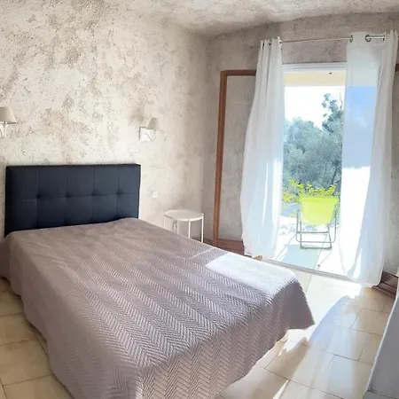 5 Pers Dans Avec Piscine Face A La Solenzara Appartement